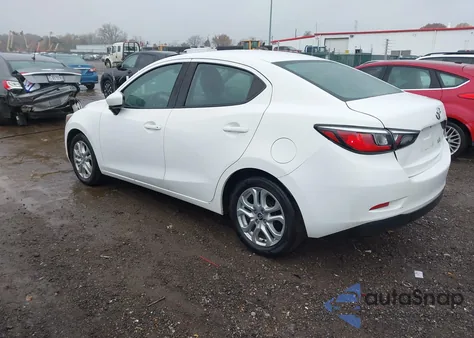 2018 Toyota Yaris Ia из США, поврежденный, VIN 3MYDLBYV4JY300685